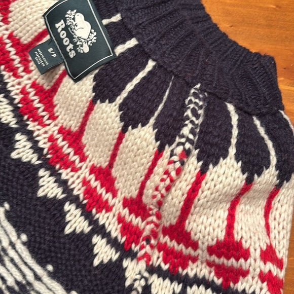 Roots gorgeous, heavy weight sweater - Picture 6 of 6